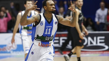 Boatright stende Caserta, Torino crolla in casa