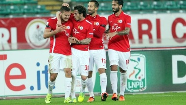 Serie B, Bari-Ternana 4-0: che poker al San Nicola