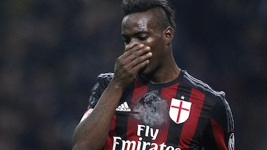 AAA cercasi Balotelli. Fischiatissimo a San Siro, sempre più fuori dal Milan