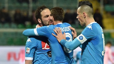 Serie A, Palermo-Napoli 0-1: Higuain da record, la Juve non scappa