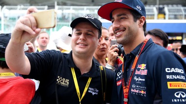 F1 Jones: «Ferrari, l'anno prossimo prendi Ricciardo»