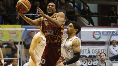Basket Serie A, sprint Venezia, Caserta nei guai