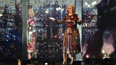 Attacchi a Bruxelles, Adele in concerto insulta i terroristi