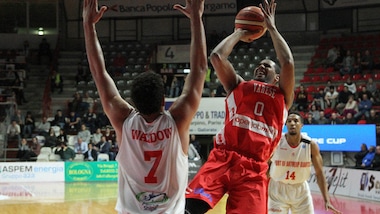 Wright-Davies, Varese vince gara1