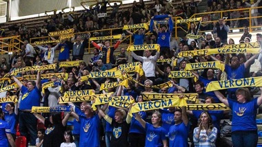 Verona vince la sua prima coppa europea. 3-2 al Fakel