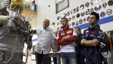 MotoGp, Iannone e Pedrosa in visita alla Nasa
