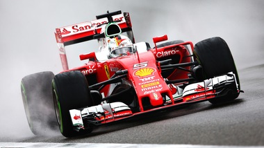 F1, Cina: pioggia sulle terze libere, Vettel primo