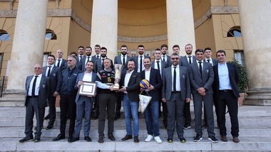 Verona che festa in Municipio. Giani: «E ora lo scudetto»