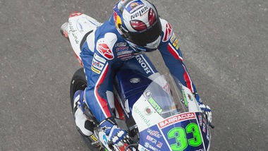 Moto3, Bastianini: infortunio al polso, Le Mans a rischio