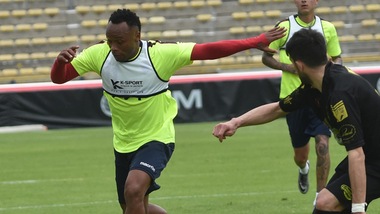 Bologna, Floccari brilla nell'amichevole