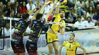 La DHL Modena Volley vede lo scudetto. Vince 3-2 a Perugia