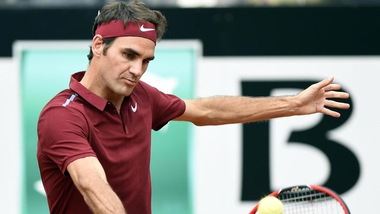 Tennis, esordio vincente di Federer: che show sul centrale!