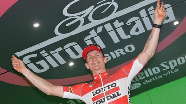 Ciclismo, Giro d'Italia: sprint vincente di Greipel
