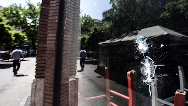 Coppa Italia, assalto ultras: arrestato un milanista 19enne. 71 denunciati, sequestrate mazze