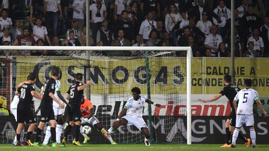 Serie B, lo Spezia si regala il Trapani: Cesena eliminato da Postigo