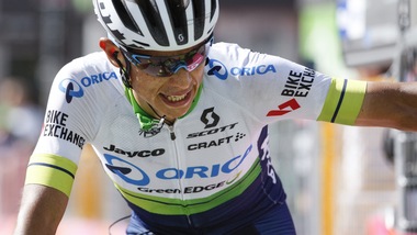 Ciclismo, Giro d'Italia: Chaves scivola, ma rientra in gruppo