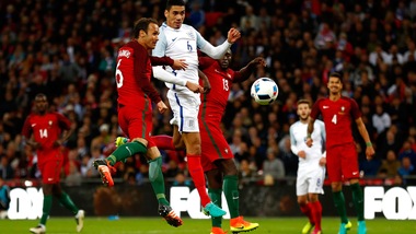 Euro 2016, Inghilterra-Portogallo 1-0 in amichevole. Decide Smalling