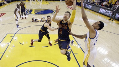 Livingston spegne i Cavs, gara1 è dei Warriors