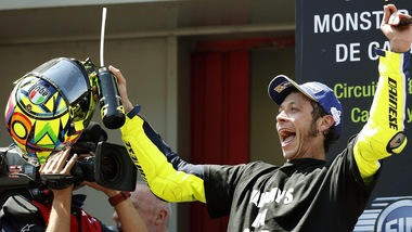 MotoGp, Rossi trionfa in Catalogna!
