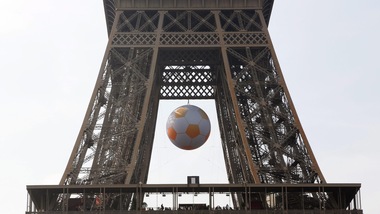 La Tour Eiffel e Parigi accolgono l'Europeo