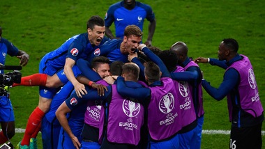 Euro 2016, Francia-Romania 2-1: super Payet risolve all'89'