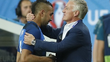 Euro 2016 Francia, Payet si commuove dopo il gol