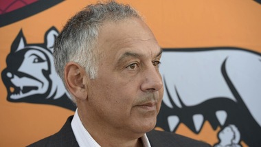 Calciomercato, Roma contestata: striscione a Trigoria, i tifosi non ci stanno