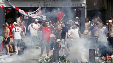 Marsiglia choc, scontri tra tifosi inglesi e russi