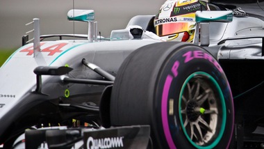 F1, Gp Canada: pole Hamilton, Vettel vola ma è terzo