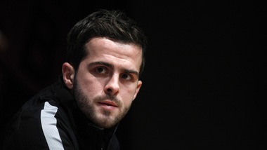 Calciomercato Roma, Pjanic sbarca a Torino: visite mediche con la Juve