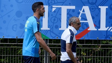 Euro 2016, Italia: si ferma Pellè, subito accertamenti