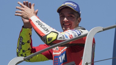 Iannone-Belen, il flirt scende in pista