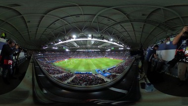 Euro 2016, a Lille piove a dirotto: il tetto dello stadio si chiude per Russia-Slovacchia
