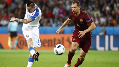 Hamsik, il tuo è un EUROGOL! Dribbling e destro all'incrocio, un tiro fantastico