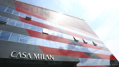 Milan, terzo giorno di incontri Fininvest-Galatioto: l'advisor tornerà per l'eventuale firma