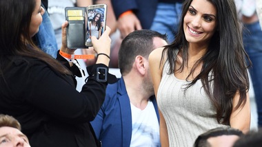 Francia, le mogli dei calciatori danno spettacolo in tribuna