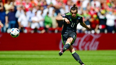 Euro 2016, Inghilterra-Galles: missile gol di Bale, ma che papera di Hart!