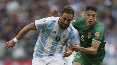 Calciomercato, Higuain, offerta d'oro dell'Atletico Madrid! Il Napoli resiste