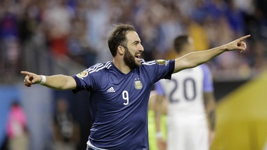 Coppa America, Argentina in finale. Doppietta Higuain, Messi supera Batistuta