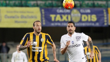 Calciomercato Crotone, accelerata per Moras del Verona