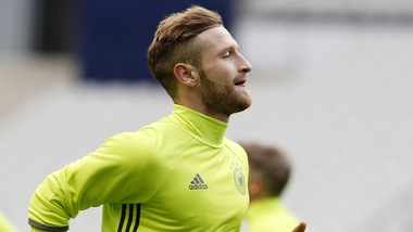 Calciomercato Napoli, dalla Spagna: «Albiol e soldi per Mustafi, il tedesco prende tempo»