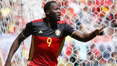 Corriere dello Sport-Stadio in edicola: Milan, regalo cinese. Napoli, big blindati