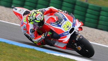 MotoGp Assen: Iannone il più veloce in warm up, Rossi 4°
