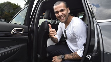 Juventus, Dani Alves è a Torino!