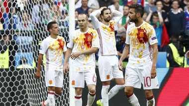 Euro 2016, Spagna: la maledizione della maglia bianca