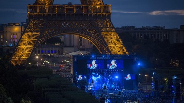 Euro 2016, i Muse in concerto: che spettacolo sotto la Torre Eiffel!