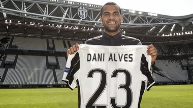 Spagna, Dani Alves accusato di evasione fiscale