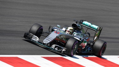 F1, Gp Austria: Pole di Hamilton, Vettel nono con la penalità