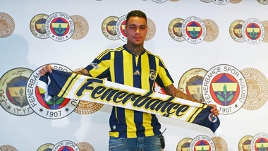Fenerbahce, visite mediche e firma per Van der Wiel