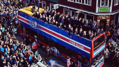 L'Islanda torna a casa: accoglienza da eroi per Gunnarsson e compagni